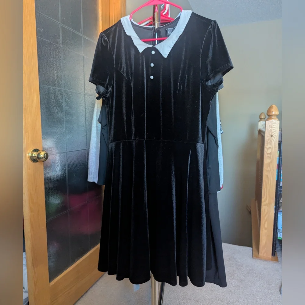 Hot Topic Black Velvet Dress with White Collar - Picture 2 of 6